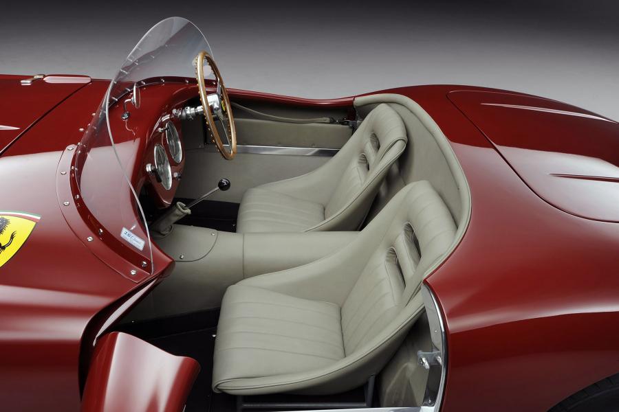 Интерьер Ferrari 250 MM Spyder (Series II) 1953 года  (фото 17 из 22)